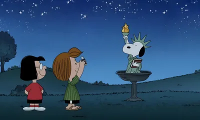 Snoopy dressed as the Statue of Liberty with friends for PC Wallpaper